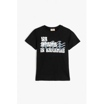 Tricou cu decolteu la baza gatului si imprimeu text