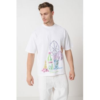 Tricou cu decolteu la baza gatului si imprimeu