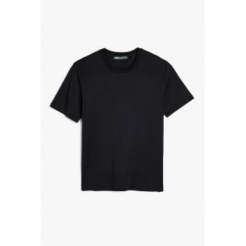 Tricou uni cu decolteu la baza gatului