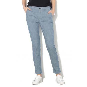 Pantaloni chino slim fit cu terminatie rasucita