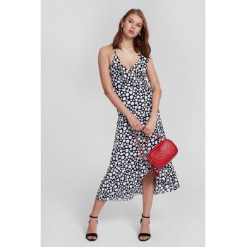 Rochie cu croiala petrecuta - model si decolteu in V