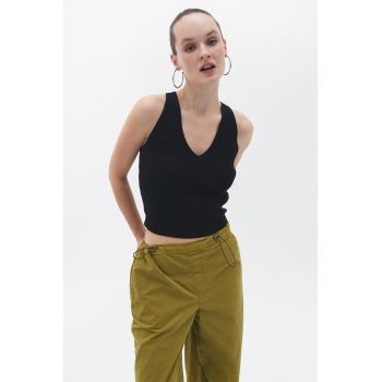 Top crop cu decolteu in V Villetve