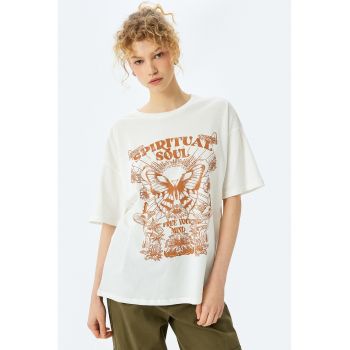 Tricou lejer cu decolteu la baza gatului