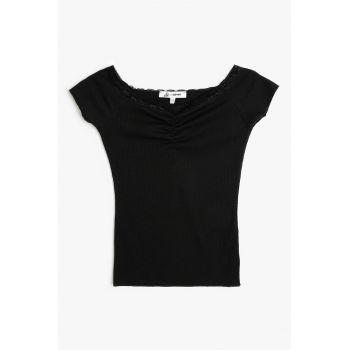 Tricou slim fit cu garnitura din dantela