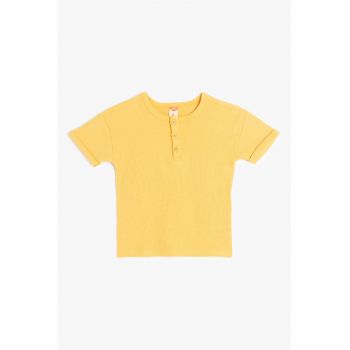 Tricou uni cu fenta cu nasturi