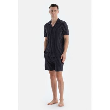 Pijama cu pantaloni scurti si model cu dungi