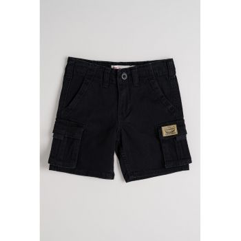 Pantaloni scurti cu buzunare