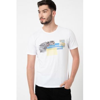 Tricou cu imprimeu si decolteu la baza gatului