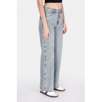 Blugi cu croiala ampla si model uni