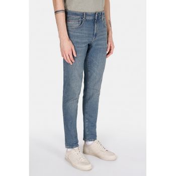 Blugi slim fit din denim