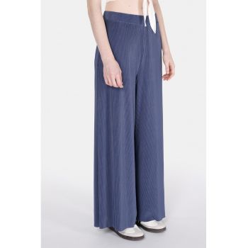 Pantaloni cu croiala ampla si talie inalta
