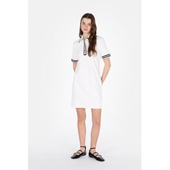Rochie scurta cu fenta cu nasture