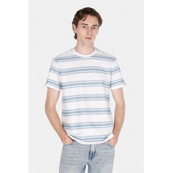 Tricou cu decolteu la baza gatului si dungi