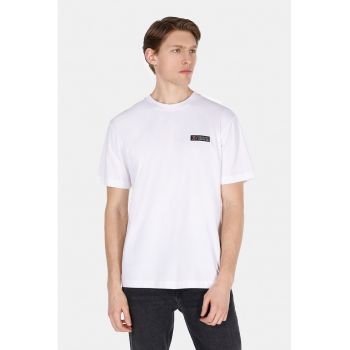 Tricou cu decolteu la baza gatului si imprimeu