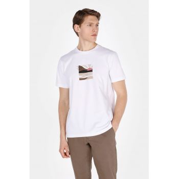 Tricou cu decolteu la baza gatului si imprimeu discret