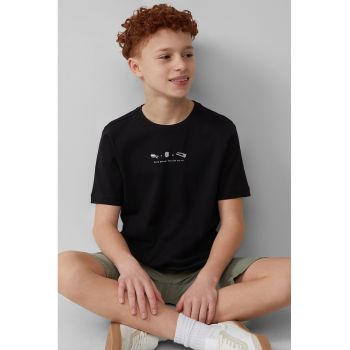 Tricou cu decolteu la baza gatului si imprimeu discret