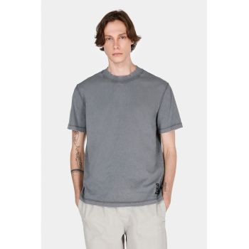 Tricou cu decolteu la baza gatului si model uni
