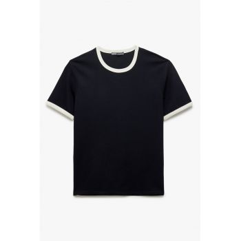 Tricou cu detalii contrastante