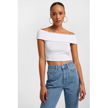 Bluza crop cu decolteu pe umeri