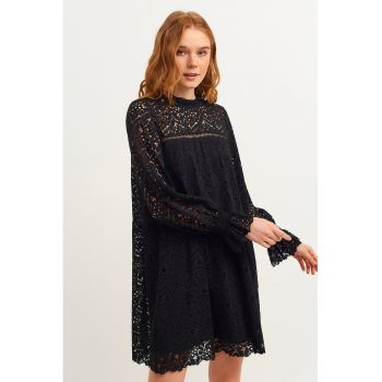 Rochie scurta cu model din dantela