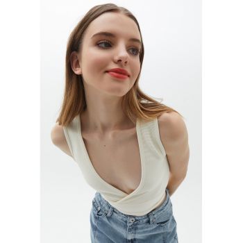 Top crop cu decolteu in V