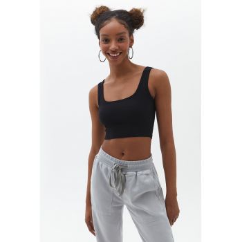 Top crop cu decolteu patrat