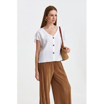 Tricou cu decolteu in V si nasturi decorativi pe partea din fata