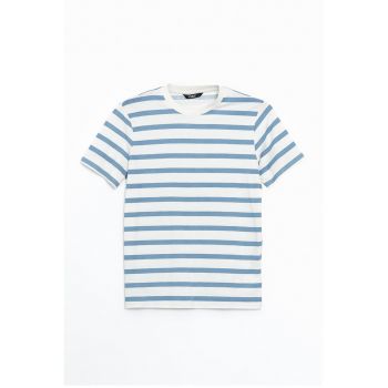 Tricou cu dungi si decolteu la baza gatului