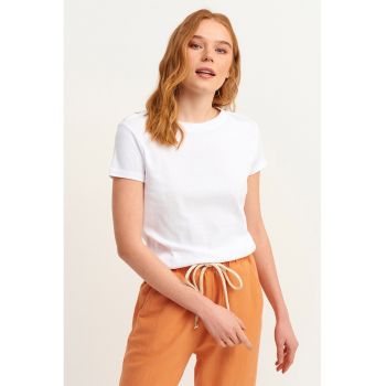 Tricou regular fit uni cu decolteu la baza gatului