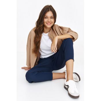 Tricou striat cu decolteu la baza gatului