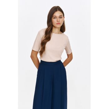Tricou striat cu decolteu la baza gatului