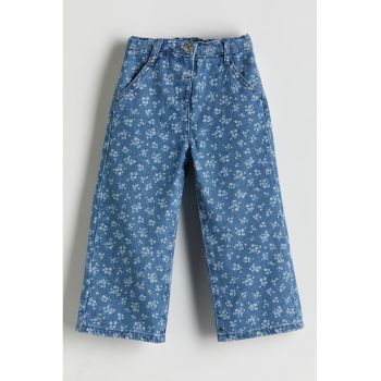 Blugi cu croiala ampla si model floral