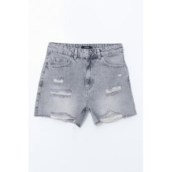Blugi scurti slim fit cu aspect deteriorat