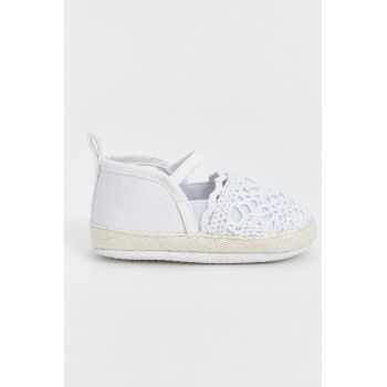 Pantofi din material textil cu detalii de dantela