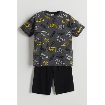 Pijama cu pantaloni scurti si imprimeu text