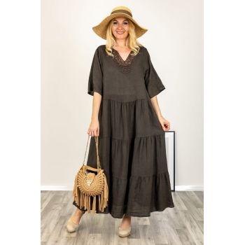 Rochie oversize cu volane si dantela la decolteu, din in maron ciocolata
