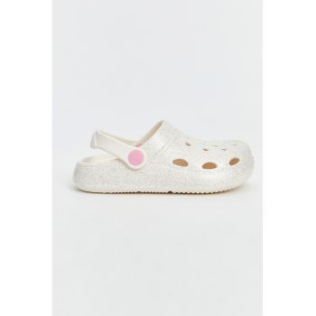 Saboti slingback cu aspect stralucitor