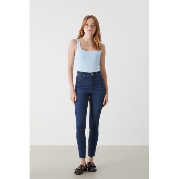Top slim fit cu decolteu rotund