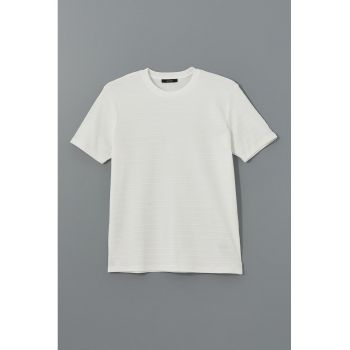 Tricou cu dungi si decolteu la baza gatului