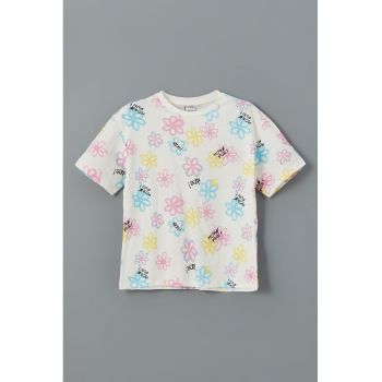 Tricou cu imprimeu si decolteu la baza gatului