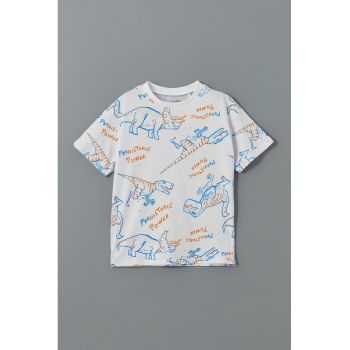 Tricou cu imprimeu si decolteu la baza gatului