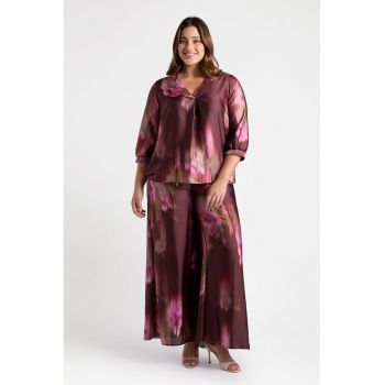Bluza cu model abstract