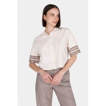 Camasa cu garnituri cu model