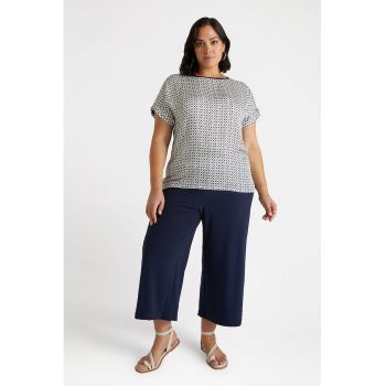 Pantaloni crop cu croiala ampla Pantaloni crop cu croiala ampla
