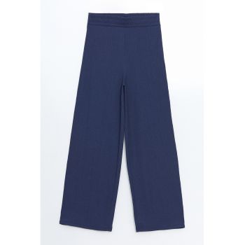 Pantaloni cu croiala ampla si talie elastica