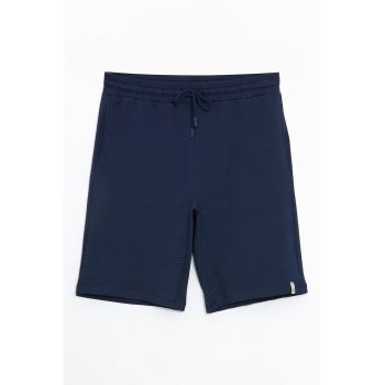 Pantaloni scurti cu model uni si aspect texturat