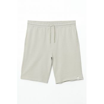 Pantaloni scurti cu model uni si aspect texturat