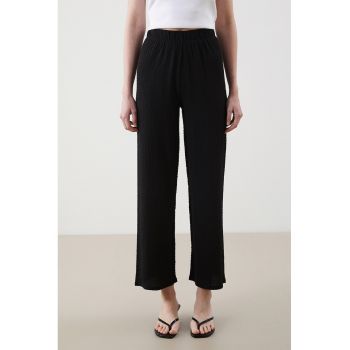 Pantaloni texturati cu talie elastica