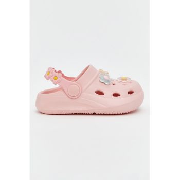 Papuci slingback cu aplicatii florale