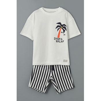 Set de pantaloni scurti cu snur si tricou cu imprimeu grafic